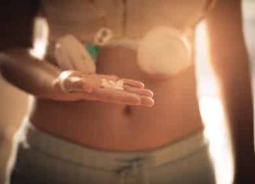 נטילת הורמונים לצורך הגדלת חזה